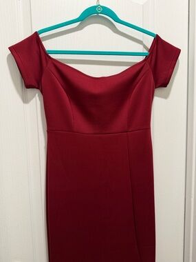 Elegant Off-Shoulder Burgundy Dress Floor Length